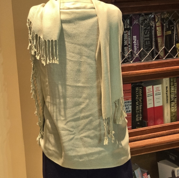 Pistachio Green Cashmere & Silk Blend Scarf/Shawl/Wrap - Picture 7 of 12